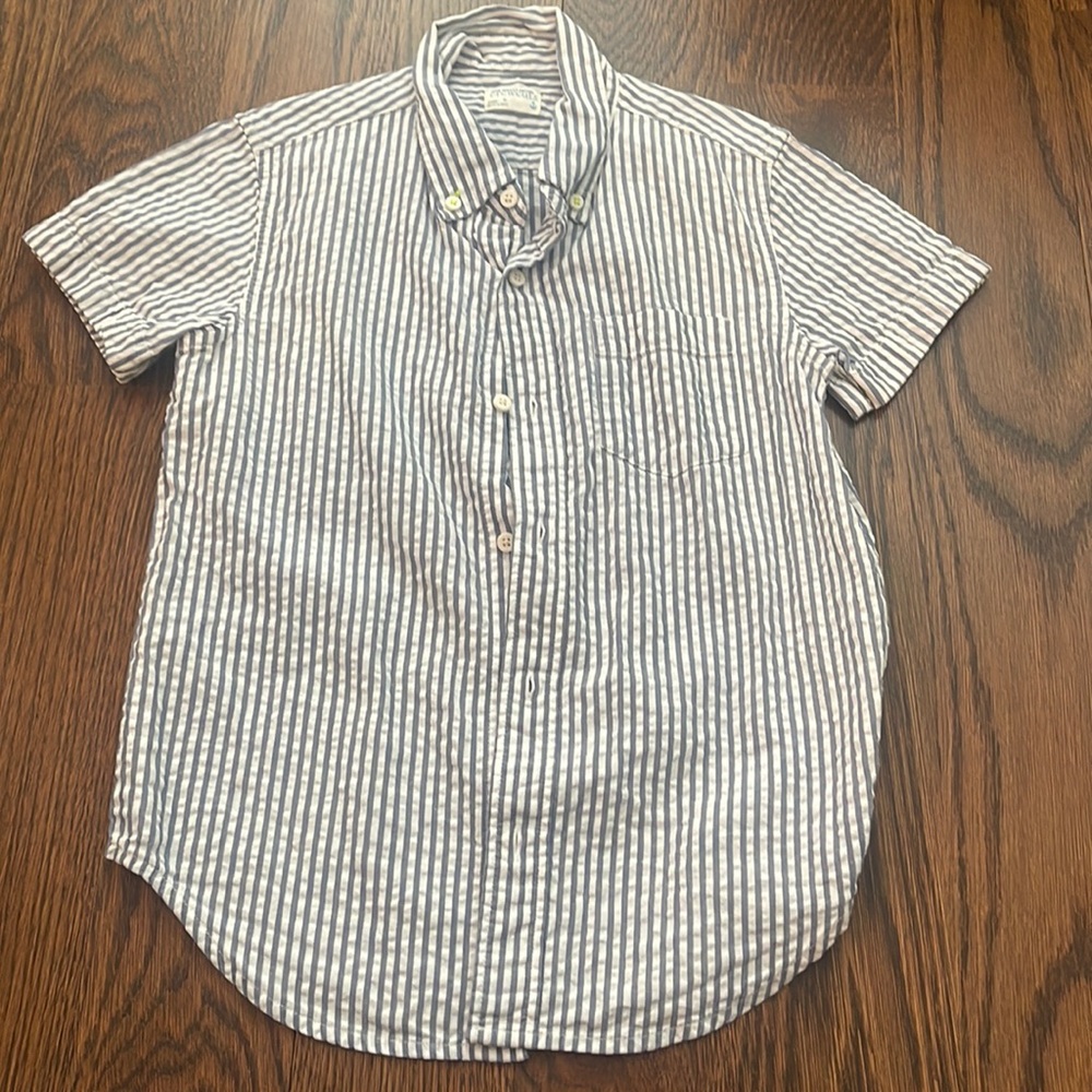 Lot of 2–Excellent condition boys button down shirt size 8 and M